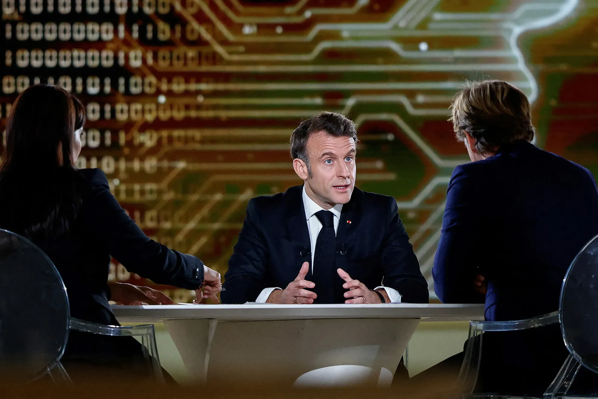 Macron Unveils French Plan to Invest €109 Billion in AI